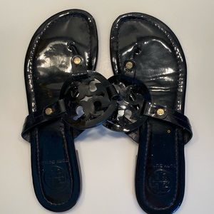 Tory Burch Miller Patent Sandals // size 7 // black patent leather